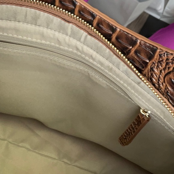 Like New Brahmin Brown Leather Handbag with Crossbody Strap - Picture 4 of 6